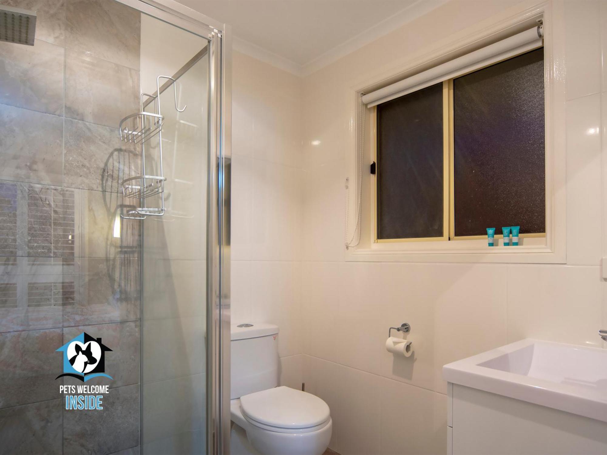Stylish Front House - 3br *